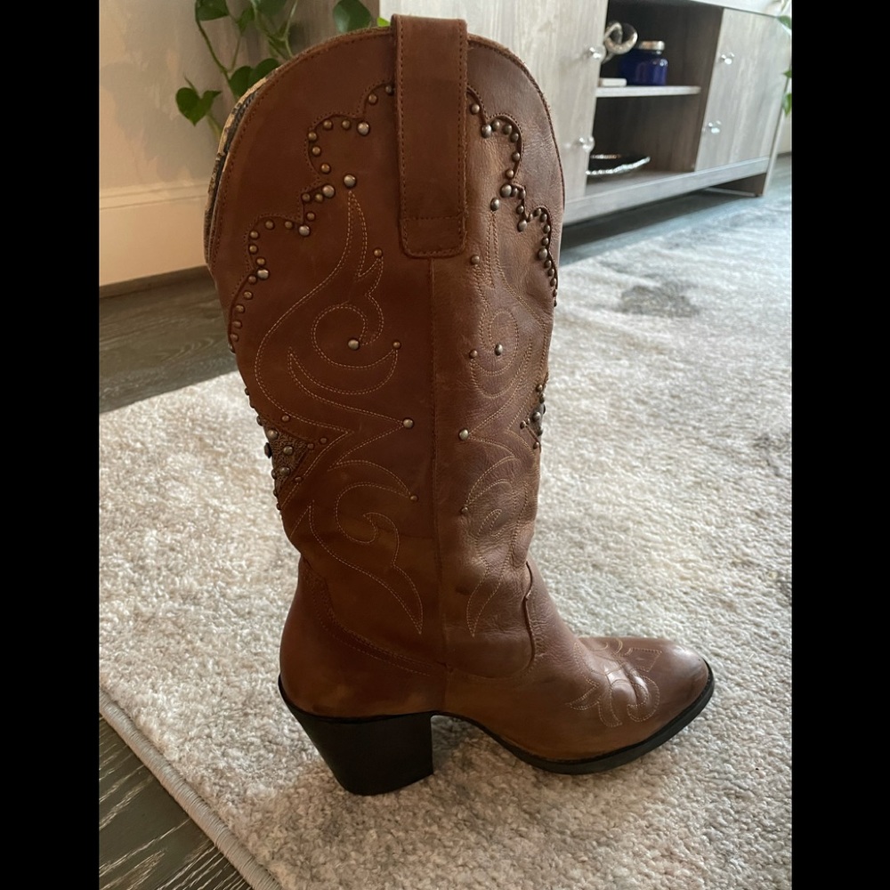 Cowgirl boots by GUESS